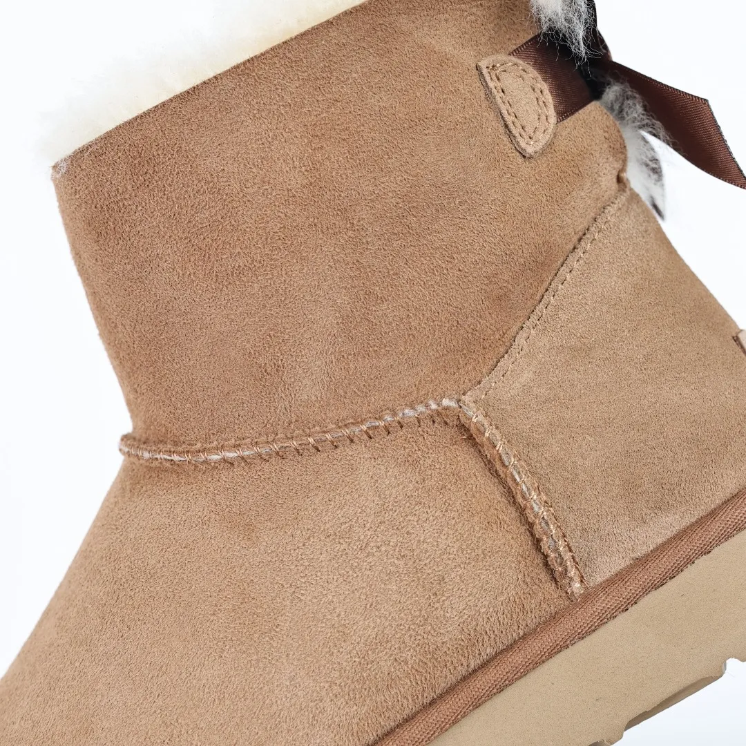 Pick up locally 💰600 Core recommended good price Independently developed original outsole and cashmere insole to keep you warm in winter and suitable for home use. In the new year, uug launched a style series, which is partially geared towards the preferences of young consumers and has also moved to the forefront of fashion trends. Shoe body material Water-repellent coated suede upper 17 mm UGGPURE™ implanted wool insole Lightweight non-slip comfortable rubber outsole With brand LOGO trademark Comes with a full set of packaging Size: 35 36 37 38 39 40